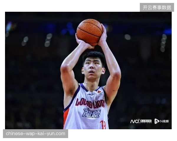 徐昕以场均2.7次封盖的惊艳数据，为广州龙狮队构建了令人生畏的内线防守体系
